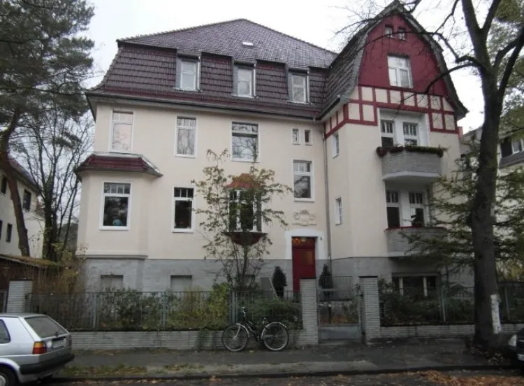 Wunderschöne Altbauwohnung in ruhiger Lage in Zehlendorf — photo 1